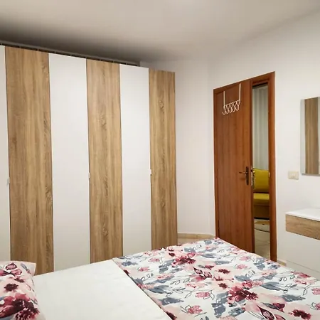 Froler Apartament شقة دراس
